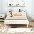 Plattformbett in Twin-Size mit gewaschener Oberfläche und integriertem USB-Anschluss