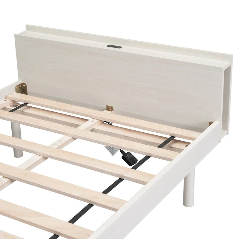 Plattformbett in Twin-Size mit gewaschener Oberfläche und integriertem USB-Anschluss