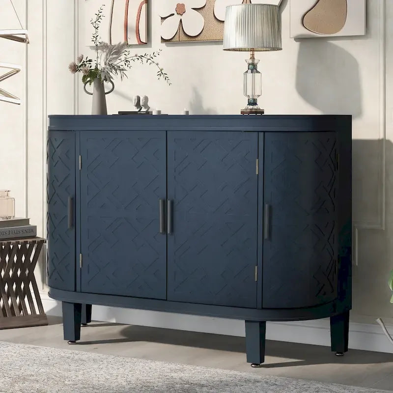 Dressoir houten kast met deuren voorzien van antiek patroon