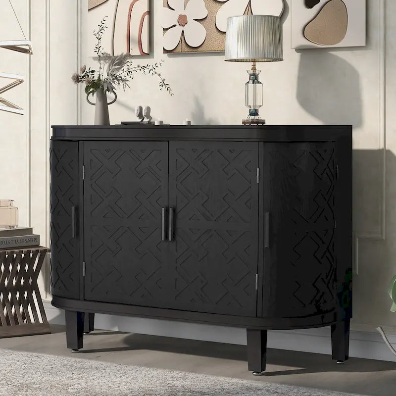 Dressoir houten kast met deuren voorzien van antiek patroon