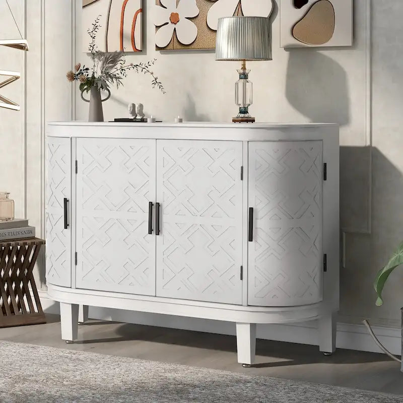 Dressoir houten kast met deuren voorzien van antiek patroon