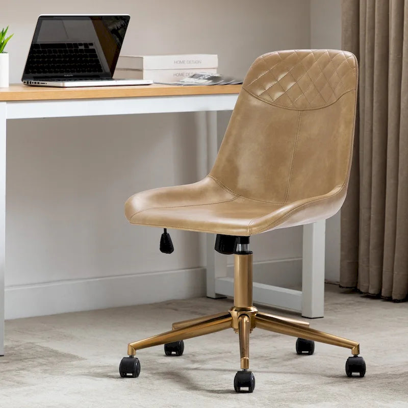 Sedia da ufficio ergonomica in ecopelle con schienale curvo e regolazione dell'altezza a gas